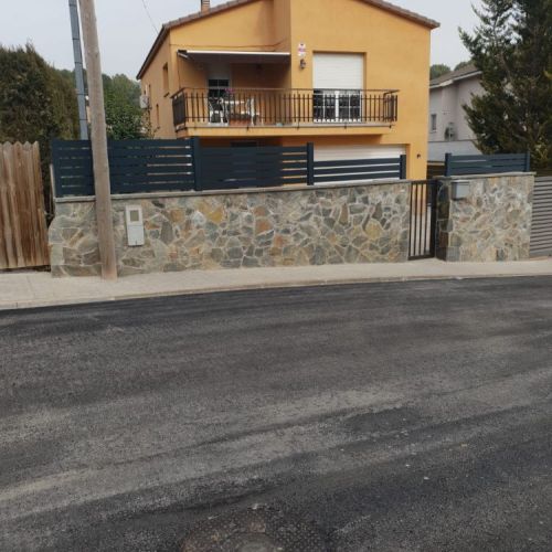 Valla de Jardín y con lama tubular, se puede fabricar en distintos modelos de lamas.